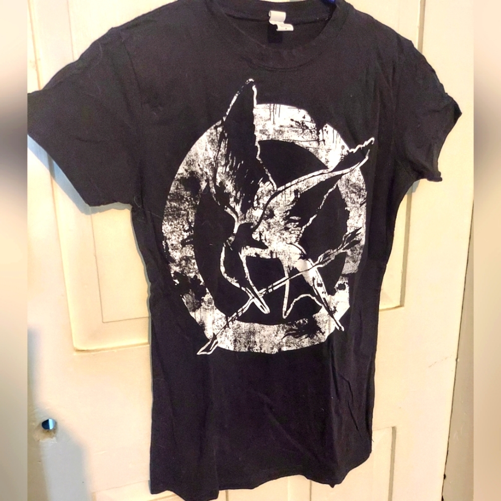 Vintage Original Hunger Games Tshirt 🏹